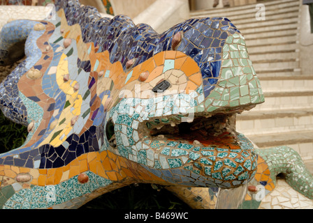 Skulptur eines Drachen im Park Güell, Barcelona-Spanien Stockfoto