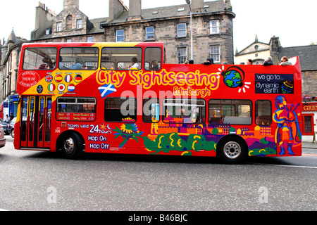 Edinburgh Fringe Festival, öffnen Seite des roten Doppeldecker City Sightseeing Top-Tour-Bus für Touristen Stockfoto