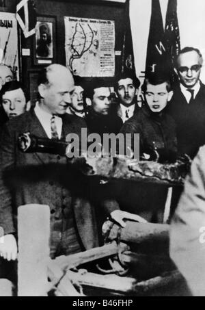 Thielmann, Ernst, 16.4.1886 - 28.8.1944, deutscher Politiker, Vorsitzender der Kommunistischen Partei 1925 - 1933, Besuch des Zentralhauses der Roten Armee, Moskau 2.3,