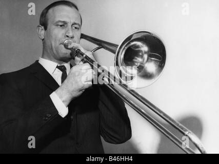 Mangelsdorff-Albert, 5.9.1928 - 25.7.2005, deutscher Musiker (Jazz), halbe Länge, mit Posaune, 1960er Jahre, Stockfoto