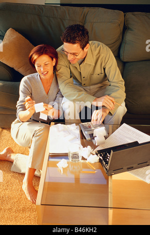 Paar tun Finanzen Stockfoto