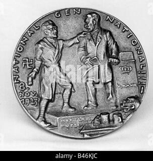 Veranstaltungen, Bierhall-Putsch 1923, Karikatur, Adolf Hitler und Gustav von Kahr am Buergerbraeukeller, Bronzemedaille von Goetz, Muinch, 1923, Deutschland, Weimar Republik, Bayern, Politik, Gauleitung, 20. Jahrhundert, historisch, Gotz, Burgerbraukeller, Götz, Bürgerbräukeller, Menschen, 1920er Jahre, Stockfoto