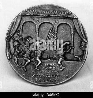 Veranstaltungen, Bierhall-Putsch 1923, Karikatur, Punch- und Judy-Show-Feldherrnhalle, Bronze-Medaille von Goetz, Muinch, 1923, Deutschland, Weimar Republik, Bayern, Politik, Adolf Hitler, Nazionale, 20. Jahrhundert, historisch, Gotz, Götz, Menschen, 1920er Jahre, Stockfoto