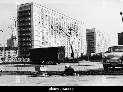 Geographie/Reisen, Ostdeutschland, Berlin, Straßen, Karl-Marx-Allee, 1960er Jahre, Stockfoto