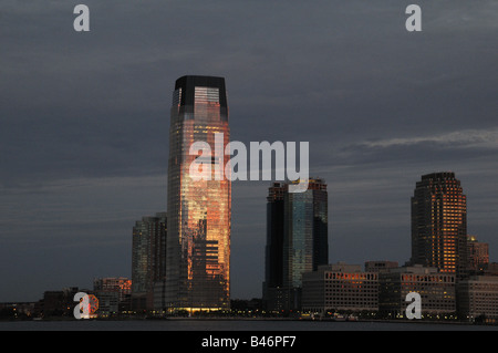 Die Goldman Sachs-Wolkenkratzer in Jersey City, New Jersey ist das höchste Gebäude im Zustand. Morgendämmerung am 16. September 2008. Stockfoto