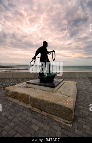 Newlyn Cornwall - eine bronzene Statue zum Gedenken an Toten und Vermissten Fischer von Newlyn Cornwall. Stockfoto