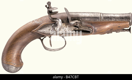 Ein Paar Pistolen mit flintlock, Frankreich, ca. um das Jahr 880. Flutete Fässer verschmelzen zu Runde mit Kanonenschusszauben. Glatte Bohrungen im Kaliber 14 mm. Glatte Winderschlösser mit leicht verrasteten Sperrplatten. Walnussbestände mit silbernem Draht verlegt. Glattes Eisenmöbel und Stangen. Längen 23,5 cm. Historisch, historisch, 18. Jahrhundert, zivile Handfeuerwaffen, zivile Handfeuerwaffen, Handfeuerwaffen, Handfeuerwaffen, Pistolen, Feuerwaffen, Feuerwaffen, Waffen, Waffen, Waffe, Arm, Gegenstand, Objekte, Fotos, Clipping, Clippings, herausschneiden, herausschneiden, herausschneiden, herausschneiden, Stockfoto
