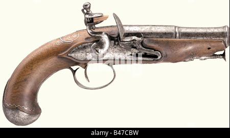 Ein Paar Pistolen mit flintlock, Frankreich, ca. um das Jahr 880. Flutete Fässer verschmelzen zu Runde mit Kanonenschusszauben. Glatte Bohrungen im Kaliber 14 mm. Glatte Winderschlösser mit leicht verrasteten Sperrplatten. Walnussbestände mit silbernem Draht verlegt. Glattes Eisenmöbel und Stangen. Längen 23,5 cm. Historisch, historisch, 18. Jahrhundert, zivile Handfeuerwaffen, zivile Handfeuerwaffen, Handfeuerwaffen, Handfeuerwaffen, Pistolen, Feuerwaffen, Feuerwaffen, Waffen, Waffen, Waffe, Arm, Gegenstand, Objekte, Fotos, Clipping, Clippings, herausschneiden, herausschneiden, herausschneiden, herausschneiden, Stockfoto