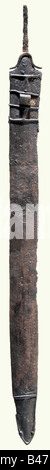 Ein keltisches Langschwert mit Scheide, mittlere La Tène-Zeit, 3./2. Jahrhundert vor Christus, Das fest in der Scheide Steckte, eine breite eiserne Klinge mit typischerweise gebogenen Eisenkrümmungen und einem konischen (leicht gebogenen) Tang. Die eisernen Schabbards sind auf der obversen Seite durchsetzt und haben eine Schape-Überlagerung. Auf der Rückseite der Sicherungslochung befindet sich ein genieteter Aufhängungsring. Nicht gereinigte, konservierte Grabungsentdeckung. Die Schabbard ist auf einer Seite etwas zerbrochen. Mängel an Pape und Locket. Länge 89 cm. Historisch, historisch, alteingesessenWelt, Antike, Antike, Objekt, Objekte, ST, Stockfoto