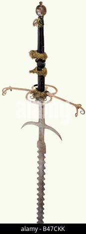 Eine zweihändige Flamberge, historisch, Fortpflanzung mit einer Original-Klinge. Breite sinöse Klinge. Der lange Ricasso hat schwere Schutzvorrichtungen, die zur Klinge hin gebogen sind. Weit ausgebaute Quillone mit quadratischem Querschnitt, die Finalen sind dreigeteilt und nach innen gerollt. Große Trennringe auf beiden Seiten mit Lilienschmuck (leicht beschädigt). Lederbezug (Original?) mit Resten dekorativer Fransen. Leicht ovaler Knauf. Länge 184,5 cm. Historisch, historisch, 19. Jahrhundert, Schwert, Schwerter, Waffen, Waffen, Waffe, Arm, Kampfgerät, Militär, Militaria, Objekt, Objekt, Stockfoto