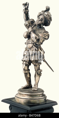 Kaiser Wilhelm II., "Der Trinkende Landsknecht". Ein Landsknecht in gebuckter Kleidung, mit der rechten Hand angehoben, und eine Weinflasche in der linken Hand hält. Versilberte Bronze auf einem hohen, gestuften, schwarzen Marmorsockel, mit einer versilberten Besitzerplatte auf der Vorderseite, die mit dem bekrönten Monogramm "W" unter der Kaiserkrone eingraviert ist. Auf der Unterseite ist ein Etikett angebracht, das "der Präsident der Schatull- und Vermögensverwaltung Einer Majestät des Kaisers und Königs Wilhelm II." (Hüter des Privy Purse von HM dem Kaiser und König Wilhelm II.) angebracht ist. Höhe 46 cm. Ein bezaubernder Historismus, Stockfoto