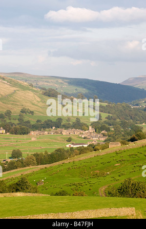 Blick von Buttertubs Passstrasse Yorkshire Dales National Park England Swaledale in Richtung Muker Stockfoto