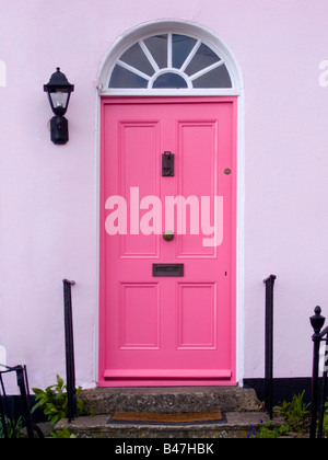 Leuchtend bunte rosa Tür Stockfoto