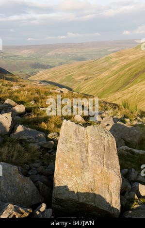 Auf der Suche nach unten Buttertubs Pass in Swaledale Yorkshire Dales National Park Stockfoto