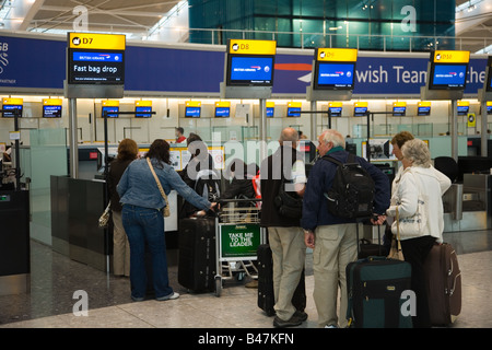 Schnelle Tasche Drop am Terminal 5 in Heathrow, London Stockfoto