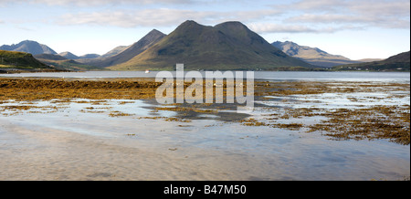 Blick über den Sound Raasay von Churchton Bay, Inverarish, Isle of Raasay auf die Cuillin Berge auf der Isle Of Skye Stockfoto