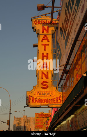 Nathans berühmten Restaurant in Coney Island in Brooklyn in New York Stockfoto