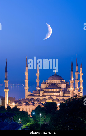 Halbmond über Sultan Ahmed Moschee blaue Moschee Türkei Istanbul Stockfoto