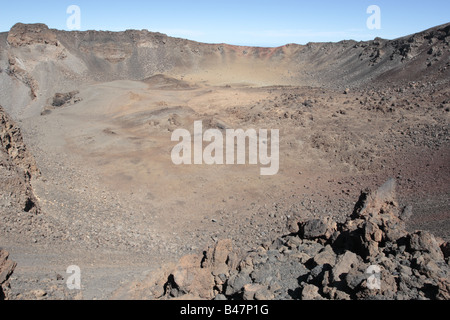 Der Krater im Inneren der Pico Viejo auf den Teide war einst ein See aus flüssiger Lava nun als alien Landschaft anscheinend Stockfoto