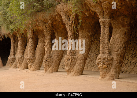 Spalten von Antoni Gaudi entworfen. Park Güell in Barcelona Spanien Stockfoto