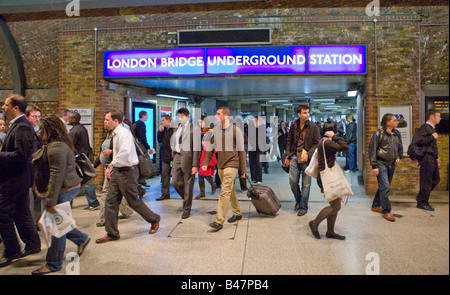 London Brücke u-Bahnstation London UK Stockfoto