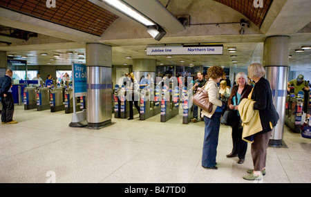 London Brücke u-Bahnstation London UK Stockfoto