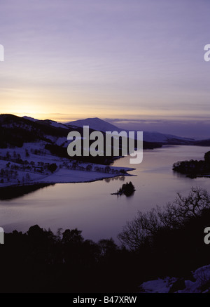 dh Loch Tummel Queens View STRATHTUMMEL PERTHSHIRE Scottish ViewPoint Sonnenuntergang Berg Schiehallion Highlands schottland Hochland Lochs in uk launisch Stockfoto