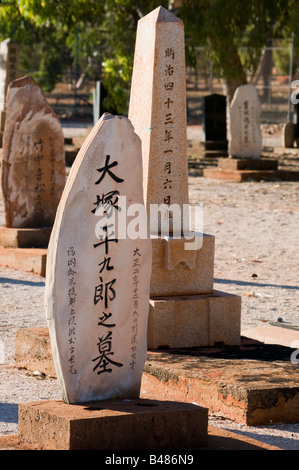 Japanische Gräber und Grabsteine wurden in traditioneller Weise aus lokalem Stein auf dem japanischen Friedhof in Broome Western Australia gegraben Stockfoto