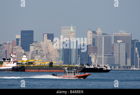 United States Coast Guard Patrouille Boot im Hafen von New York Stockfoto