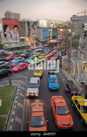 Feierabendverkehr im Siam Square Bezirk von Bangkok Thailand Stockfoto