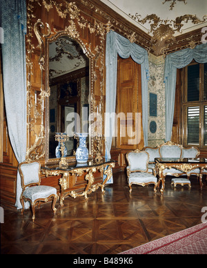 Geographie/Reisen, Österreich, Wien, Schloss Schönbrunn, Innenansicht, Salon, gebaut 1696, Jagdschloss, Architektur, Witwe Sitz der Kaiserin Wilhelmine Amalie 1711 - 1728, Residenz Schloss, Rokoko, Innenarchitektur, Möbel, Spiegel, Stuhl, Tisch, Stuck, Kristallleuchter, Gold, Parkett, UNESCO-Weltkulturerbe, Habsburg-Lothringen, Habsburg-Lothringen, Habsburg, Lothringen, Lothringen,, Additional-Rights - Clearance-Info - Not-Available Stockfoto