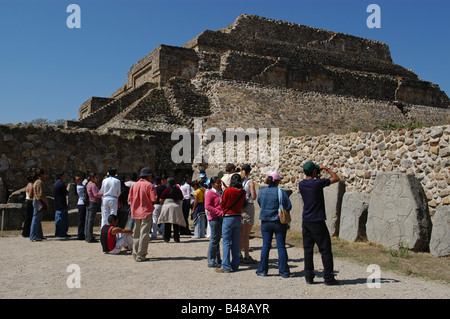 Touristen-Monte Alban Oaxaca Mexico Stockfoto