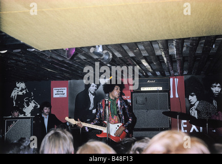 Hendrix, James,'Jimi', 27.11.1942 - 18.9.1970, US-Musiker, mit Noel Redding, Mitch Mitchell, Band, "The Jimi Hendrix Experience", während des Konzerts, Big Apple Club, München, 9.11.1966, Stockfoto