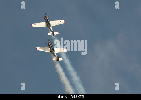 Shuttleworth (Sammlung) Air Show 2008 Super Yakovlevs Yakovlev Yak 50 und 52 (russische Trainer) Stockfoto