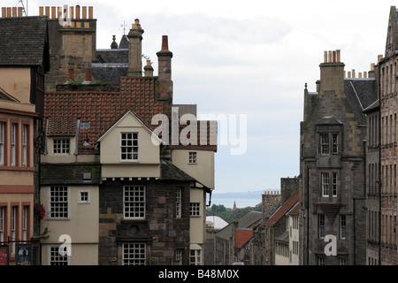 Ein Blick auf der Royal Mile Edinburgh Blick in Richtung Leith Stockfoto