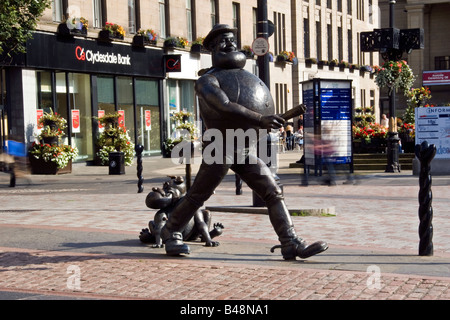 Desperate Dan Statue schreitend durch Dundee, UK Stockfoto