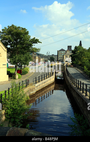 Restaurierte Huddersfield Narrow Canal an Slaithwaite, West Yorkshire, England, UK. Stockfoto