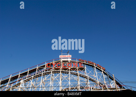 Die Cyclone-Achterbahn im Astroland in Coney Island im Stadtteil Brooklyn New York Stockfoto