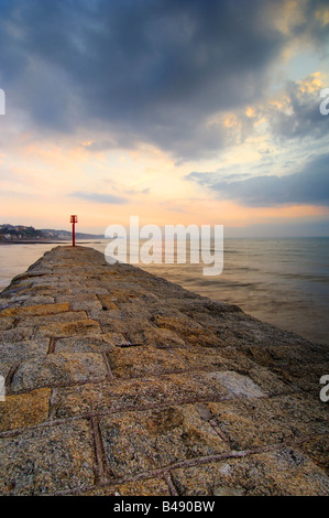 Sonnenaufgang von der Mole in Dawlish auf der Küste von South Devon in England Stockfoto