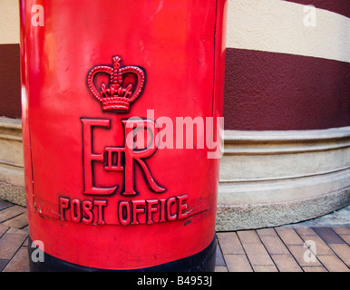 "Red britische Post Box links aus Kolonialzeit in Hong Kong" Stockfoto