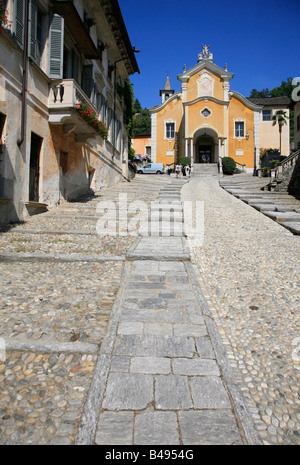 Blick auf die Kirche in San Giulio Lago d ' Orta, Lago d ' Orta, Piemont, Italien Stockfoto