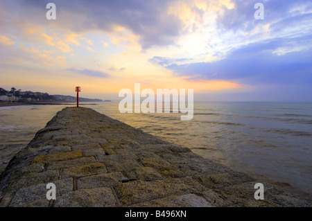 Sonnenaufgang von der Mole in Dawlish auf der Küste von South Devon in England Stockfoto