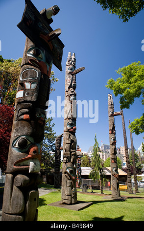 Totempfähle im Thunderbird Park Victoria, Vancouver Island, British Columbia, Kanada. Stockfoto