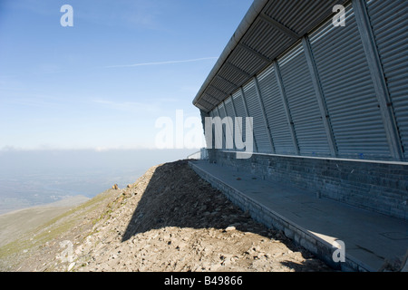 Das neue Café, erbaut im Jahre 2008 auf der Oberseite Snowdon, Snowdonia, Nordwales Stockfoto