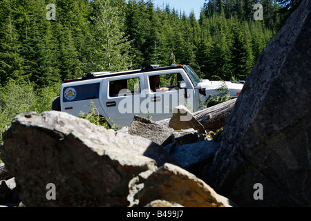 Hummer fahren einen Feldweg Whistler BC Stockfoto