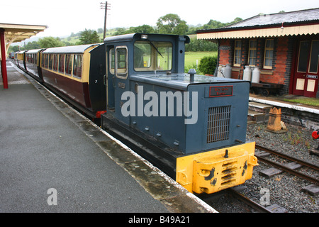 Motor auf der Plattform von Llanuwchllyn Bahnhof, Bala Lake Railway, North Wales Stockfoto