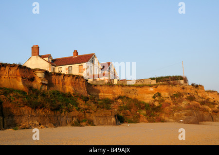 Haus auf der Klippe Happisburgh Norfolk England UK Stockfoto