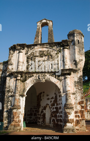 Der Torbogen, Porta de Santiago, A Famosa ursprünglich gebaut, die die Portugiesen in 1511, dann durch die Holländer in Malakka, Malaysia wiederhergestellt Stockfoto