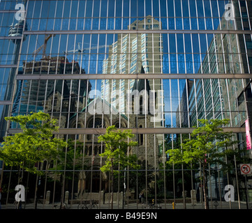 Toronto Skyline der Stadt spiegelt sich in Glas-Wolkenkratzer, Ontario, Kanada Stockfoto