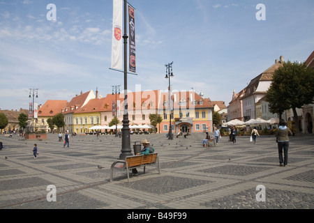 Sibiu Hermannstadt Siebenbürgen Rumänien Europa Mitte September der weite Raum der Piata Mare in Altstadt Stockfoto